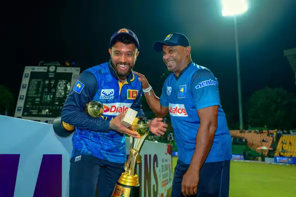 Mendis se reconcilia; Mehidy lamenta las gradas rotas